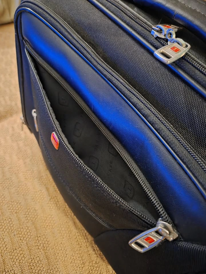 Black Executive-style Rolling Laptop Bag - photo 5