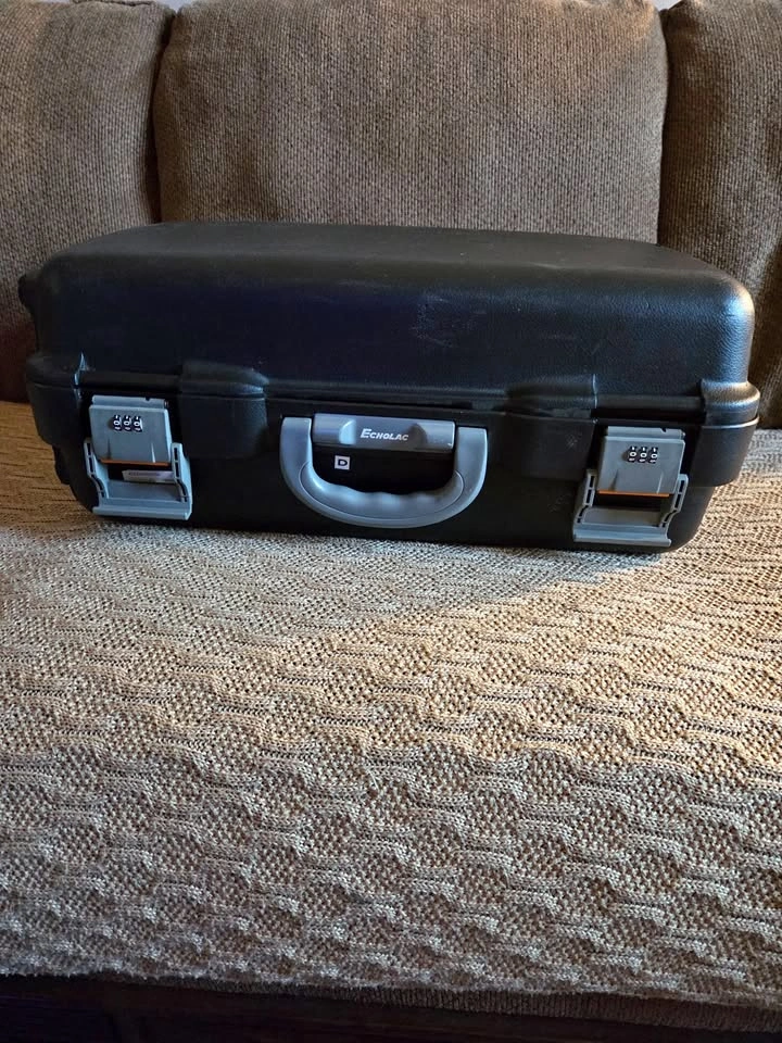 Echolac Hardshell Suitcase with lock