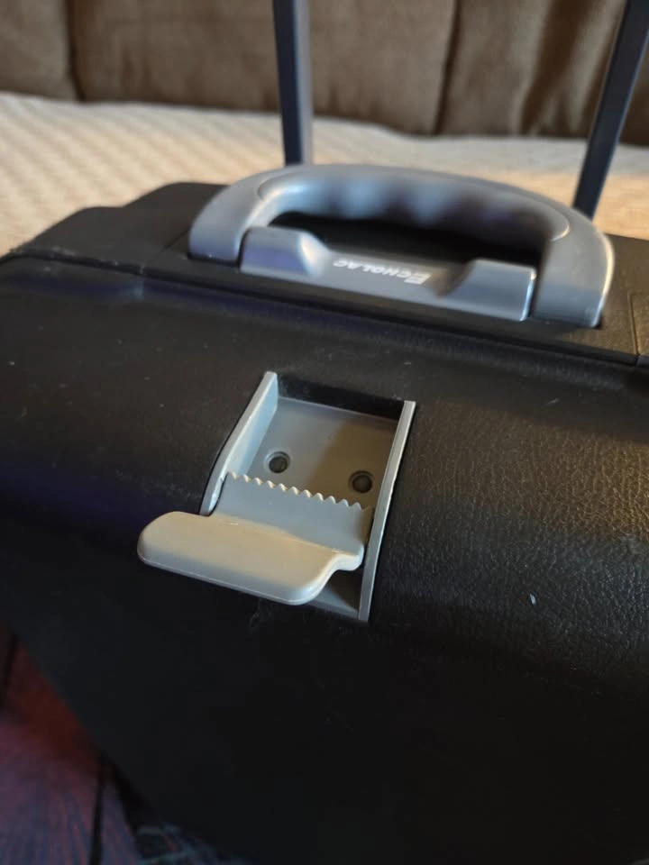 Echolac Hardshell Suitcase with lock - photo 3