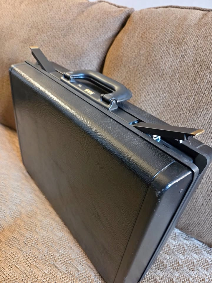 Samsonite Executive Briefcase with lock
