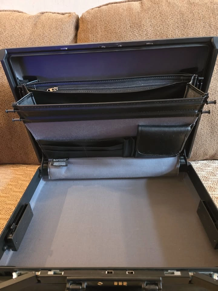 Samsonite Executive Briefcase with lock - photo 3