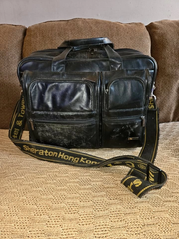 SOLO Black Leather Laptop Briefcase Messenger Bag with Wheels