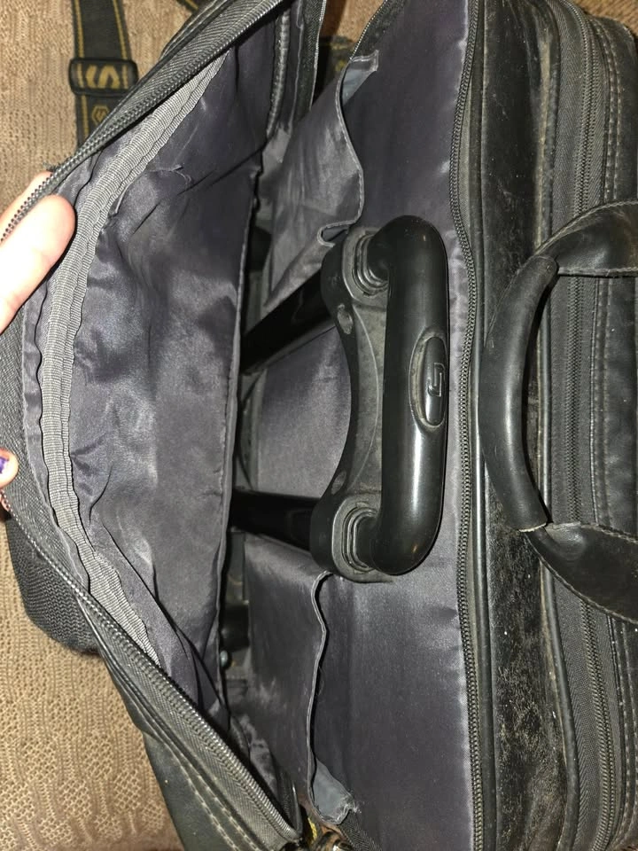 SOLO Black Leather Laptop Briefcase Messenger Bag with Wheels - photo 3