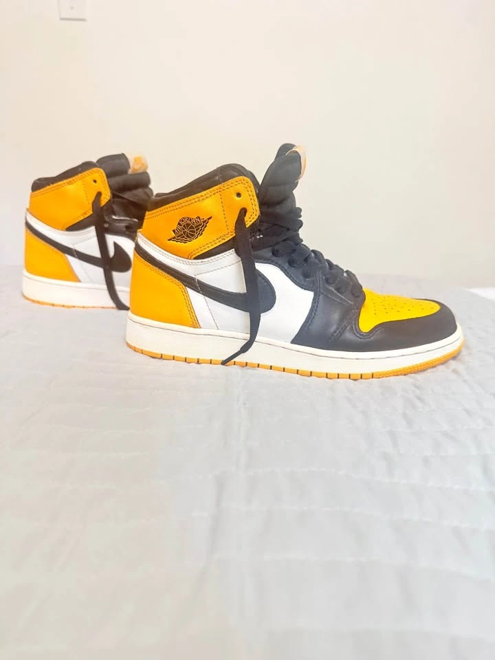 Air Jordan 1 Retro High OG Yellow Toe Taxi