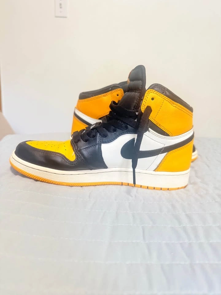 Air Jordan 1 Retro High OG Yellow Toe Taxi - photo 2