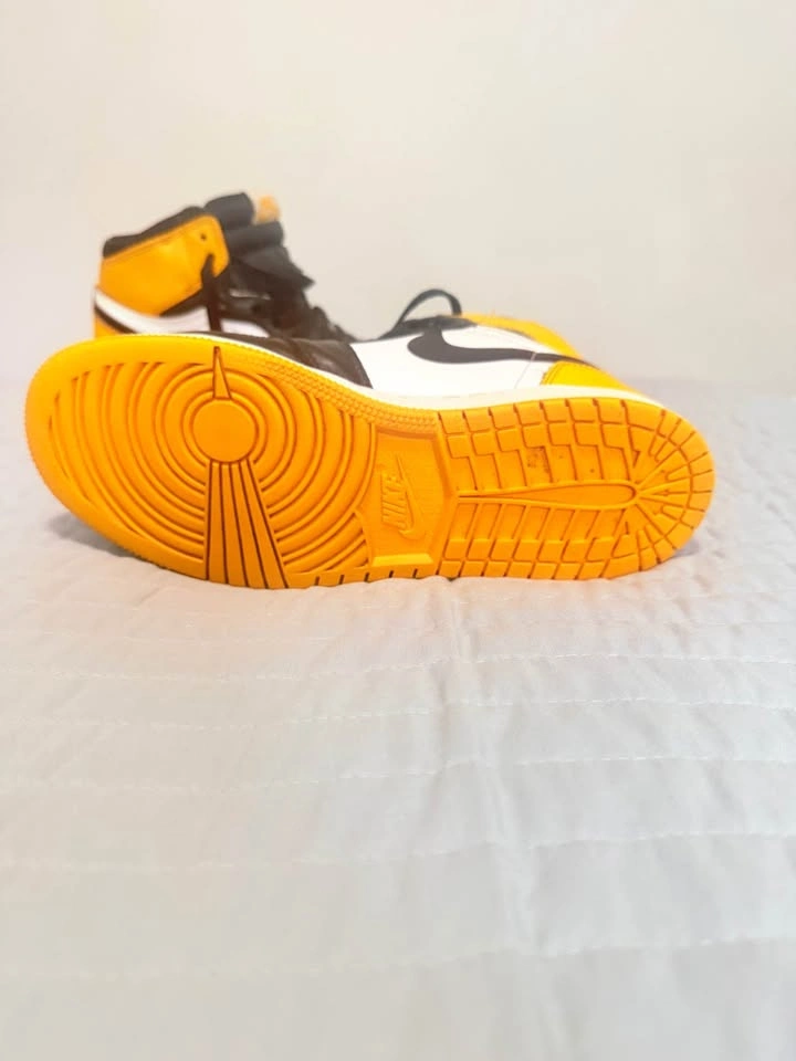Air Jordan 1 Retro High OG Yellow Toe Taxi - photo 4
