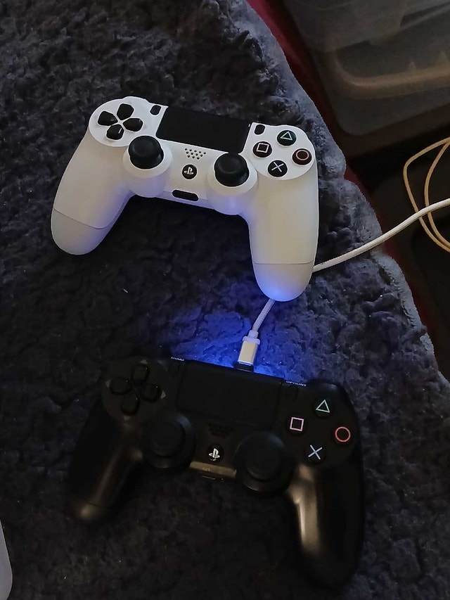 PS4 with P.T. Demo & 36 Digital Games + Two Controllers - photo 2