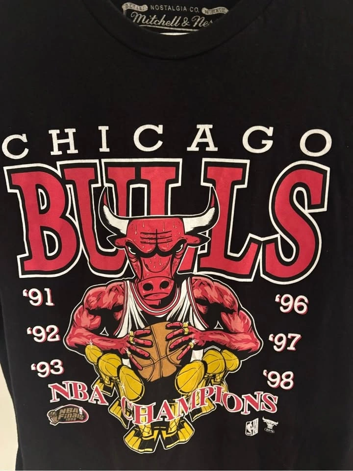 Chicago Bulls Mitchell & Ness Black NBA Champions Graphic Tee me - photo 2