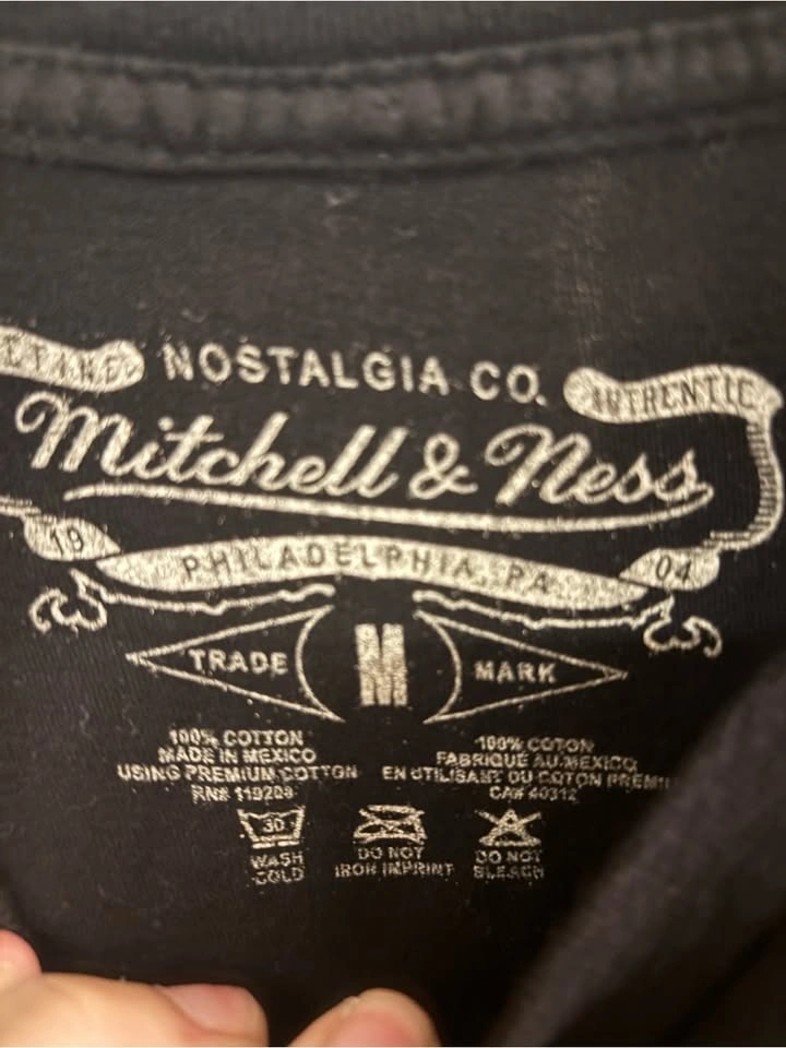Chicago Bulls Mitchell & Ness Black NBA Champions Graphic Tee me - photo 4
