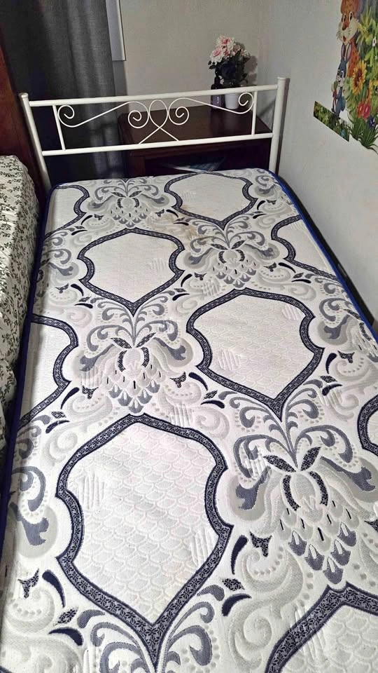 Yaheetech Twin Metal Bed Frame White