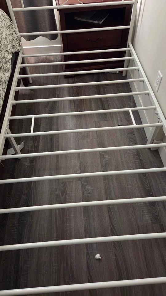 Yaheetech Twin Metal Bed Frame White - photo 5