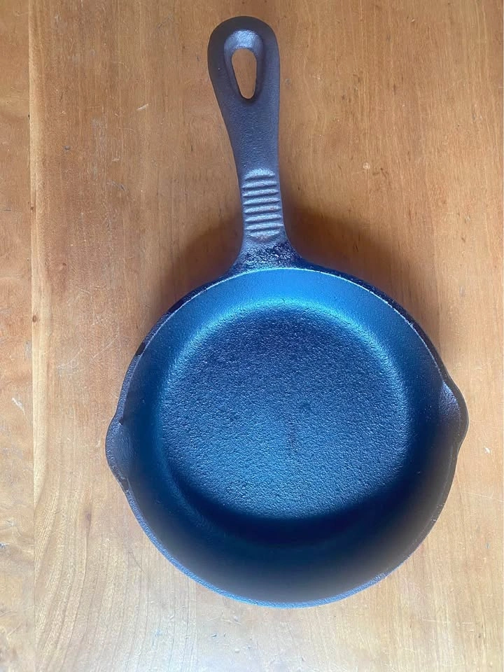 Vintage Benjamin & Medwin 6.5” cast iron pan
