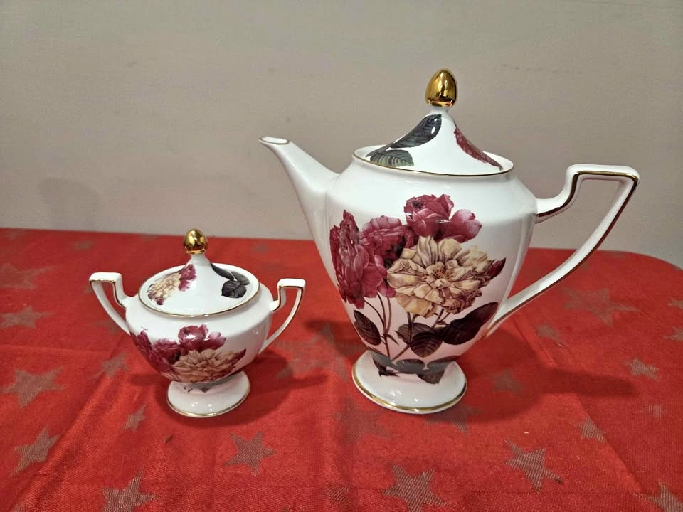 Set of 2 Royal Elfreda Teapot and Sugar Bowl