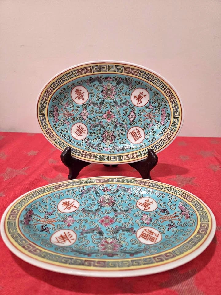 Set of 2 Vintage Famille Rose Mun Shou Plates