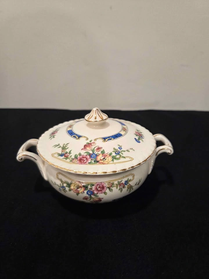Vintage Covered Sugar Bowl Old English Pattern by Johnson Brotho - photo 3