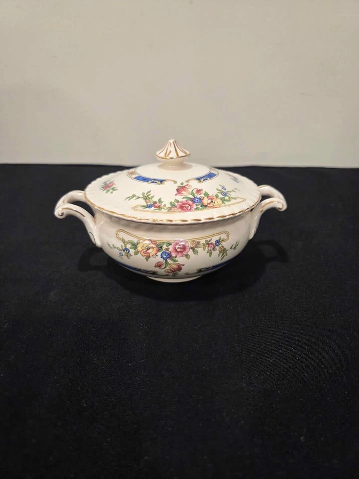 Vintage Covered Sugar Bowl Old English Pattern by Johnson Brotho - photo 4