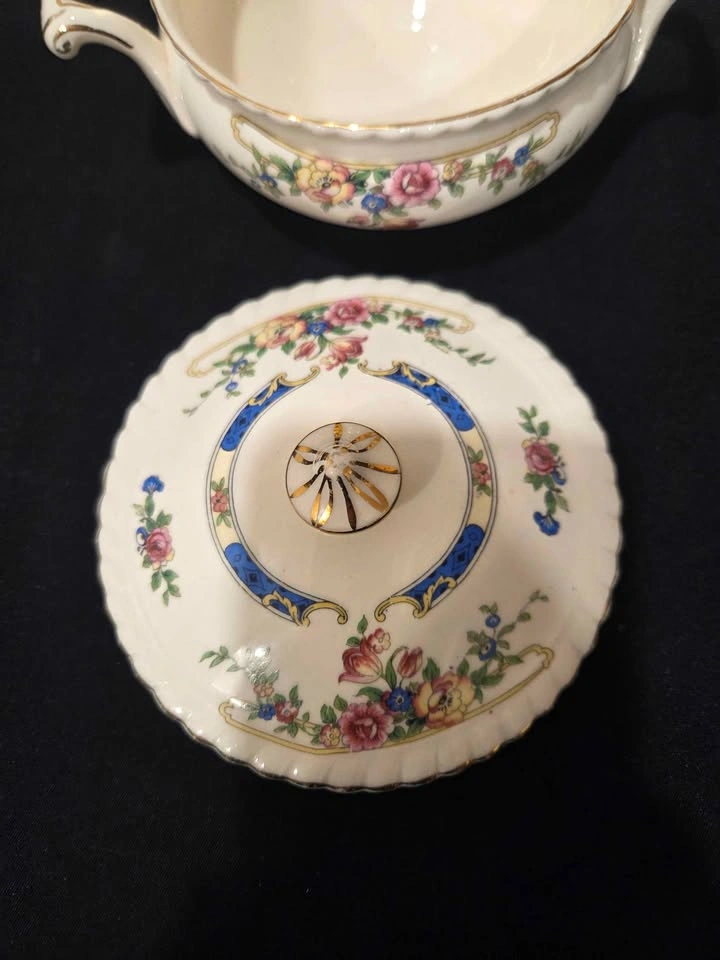 Vintage Covered Sugar Bowl Old English Pattern by Johnson Brotho - photo 5