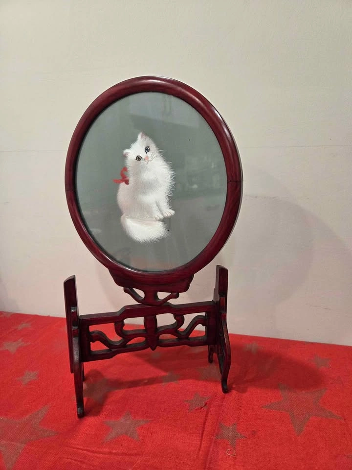 Vintage Chinese Silk Embroidery, Double Identical Sides, Cat Art - photo 2