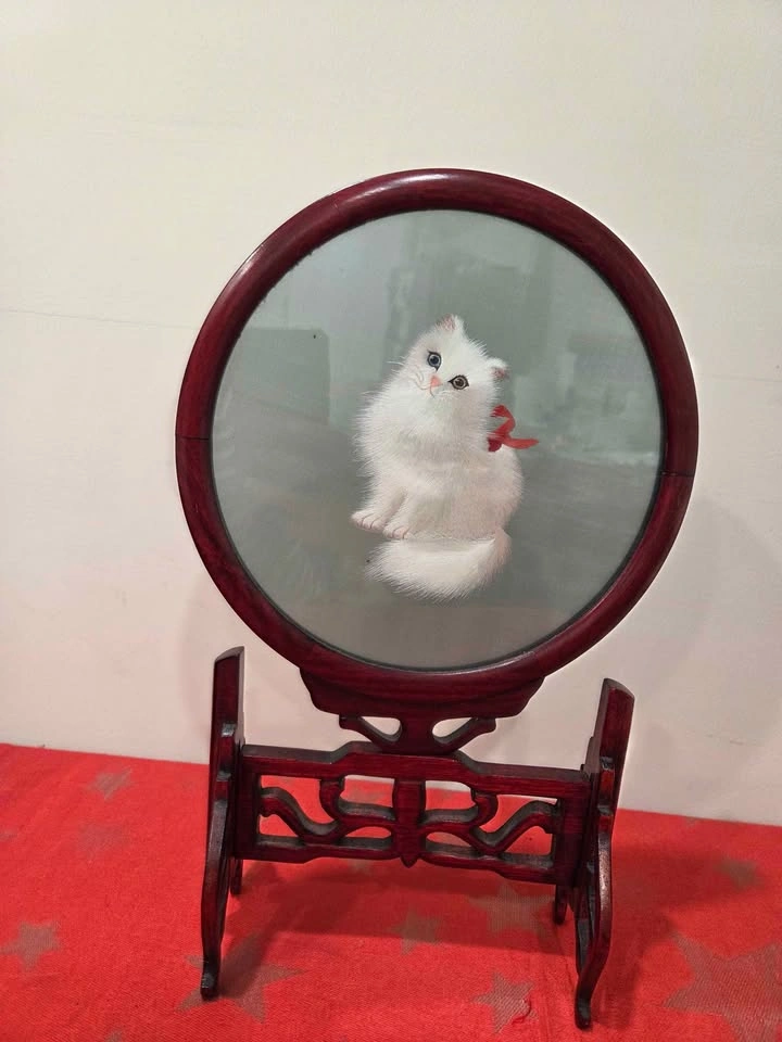 Vintage Chinese Silk Embroidery, Double Identical Sides, Cat Art - photo 5