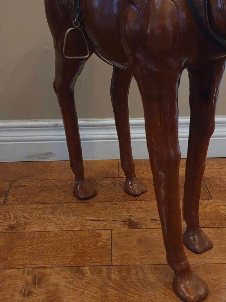 Vintage leather-wrapped Camel Floor Statue, 23.5" tall - photo 5