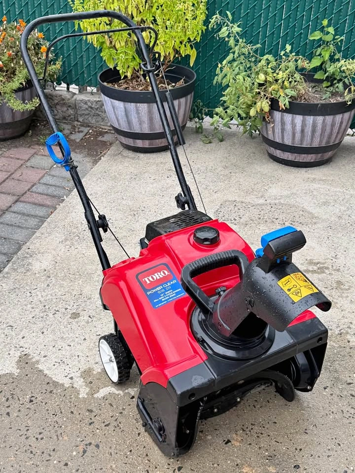 Toro Power Clear 518 ZR Snow Blower