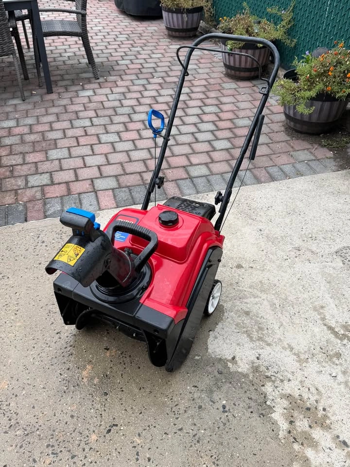 Toro Power Clear 518 ZR Snow Blower - photo 3