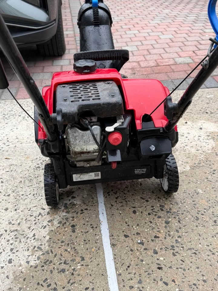 Toro Power Clear 518 ZR Snow Blower - photo 5