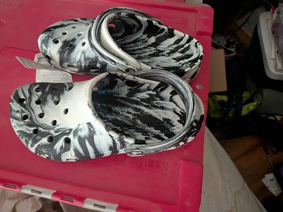 Crocs M6/W8 Black and White marble