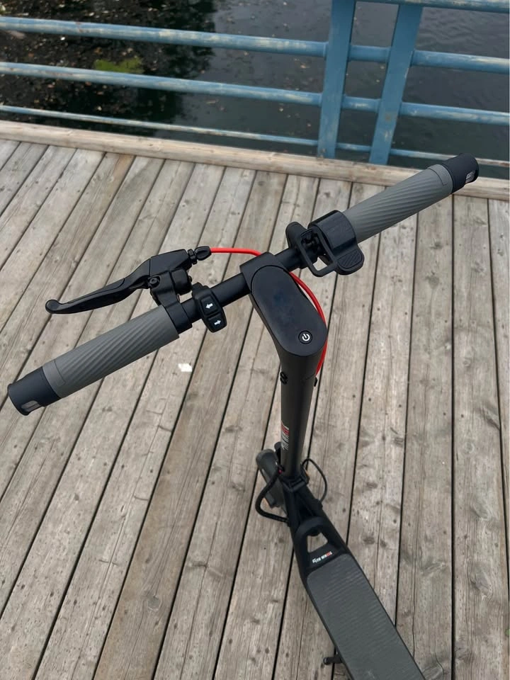 Electric Scooter 5TH WHEEL v20 PRO 350W - Used 3 Times - photo 2