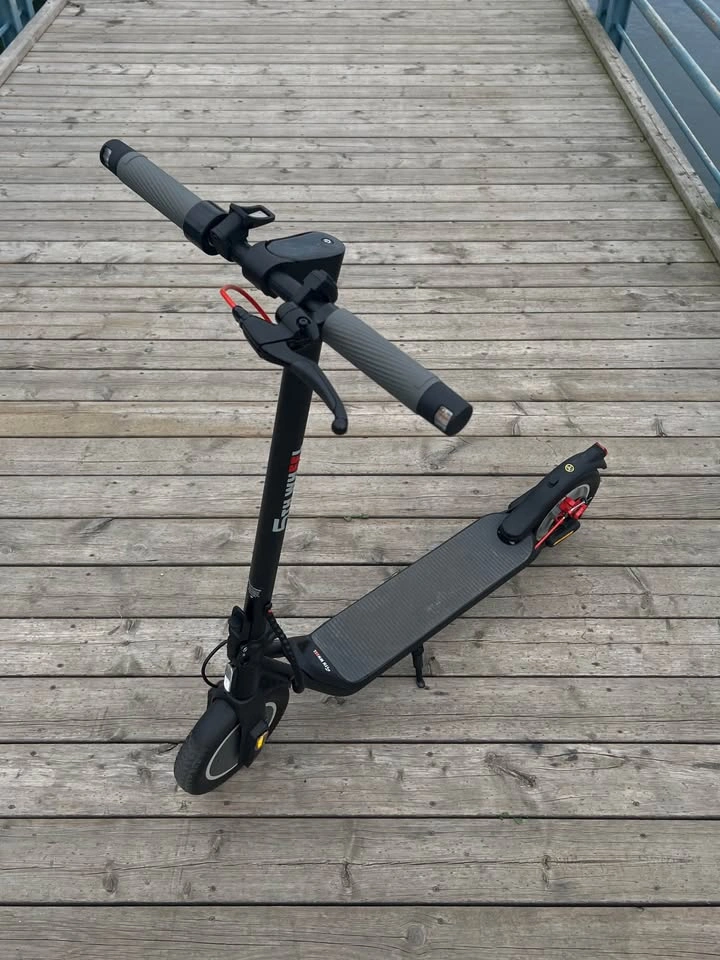 Electric Scooter 5TH WHEEL v20 PRO 350W - Used 3 Times - photo 3