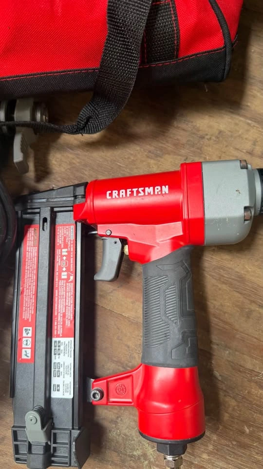 Finish Nail Gun Straight 18ga and Oscillating Multi-Tool Craftsm - photo 3