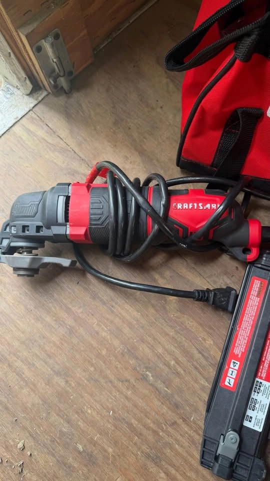 Finish Nail Gun Straight 18ga and Oscillating Multi-Tool Craftsm - photo 4