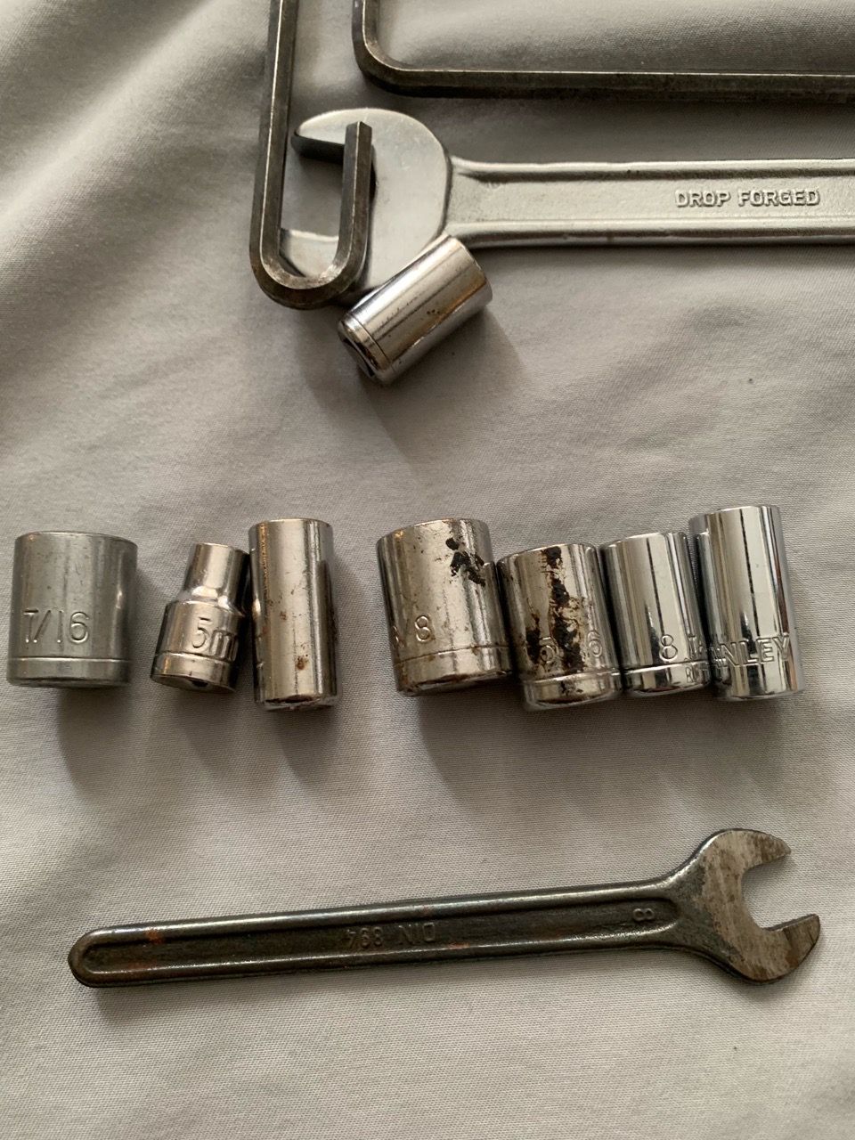 Mixed Hand Tool Lot – Wrenches, Sockets, Bits - photo 4