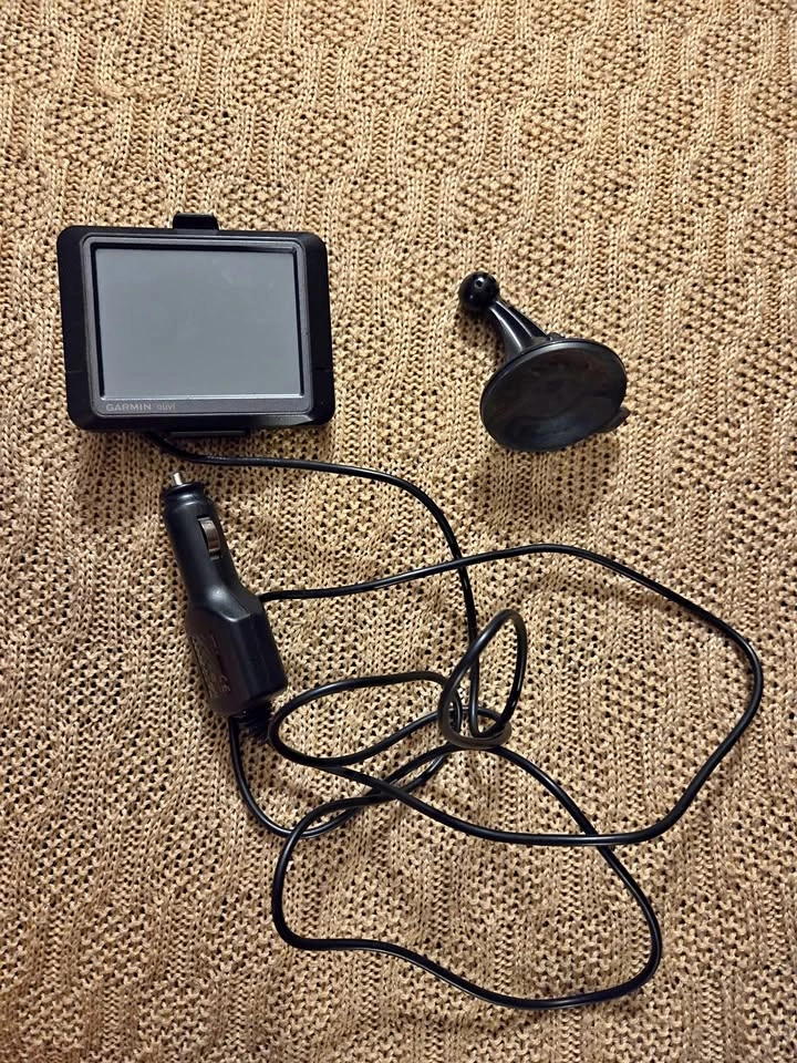 Garmin Nuvi GPS with Suction Stand
