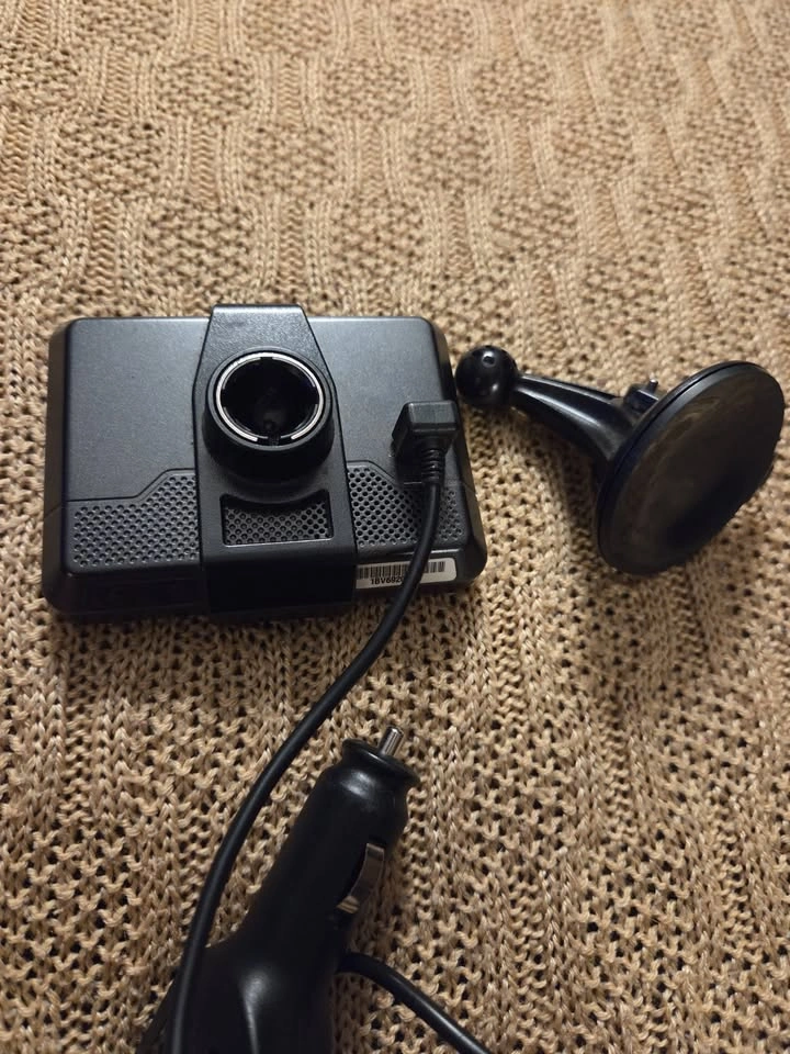 Garmin Nuvi GPS with Suction Stand - photo 2