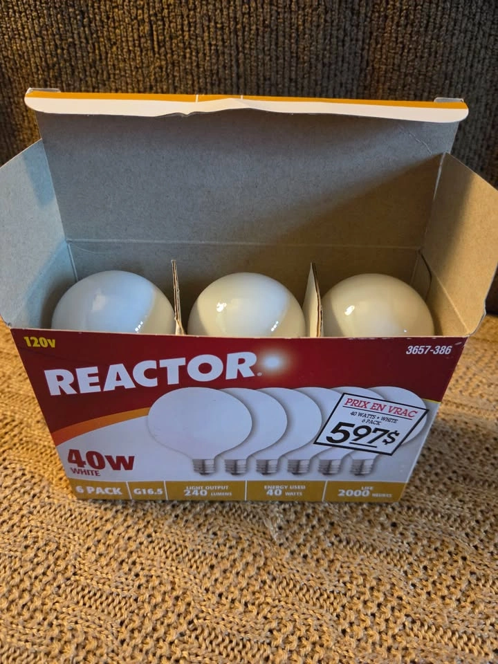 40W and 60 Watt Halogen Unused Lightbulbs - photo 3