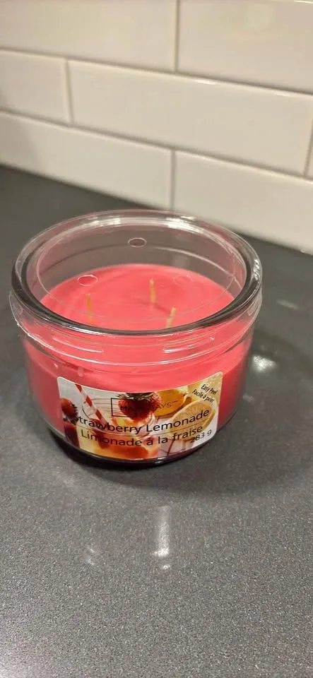 Strawberry Lemonade scented candle