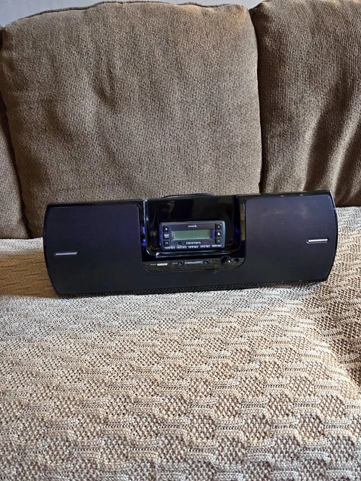 SiriusXM Boombox with Radio and Antenna