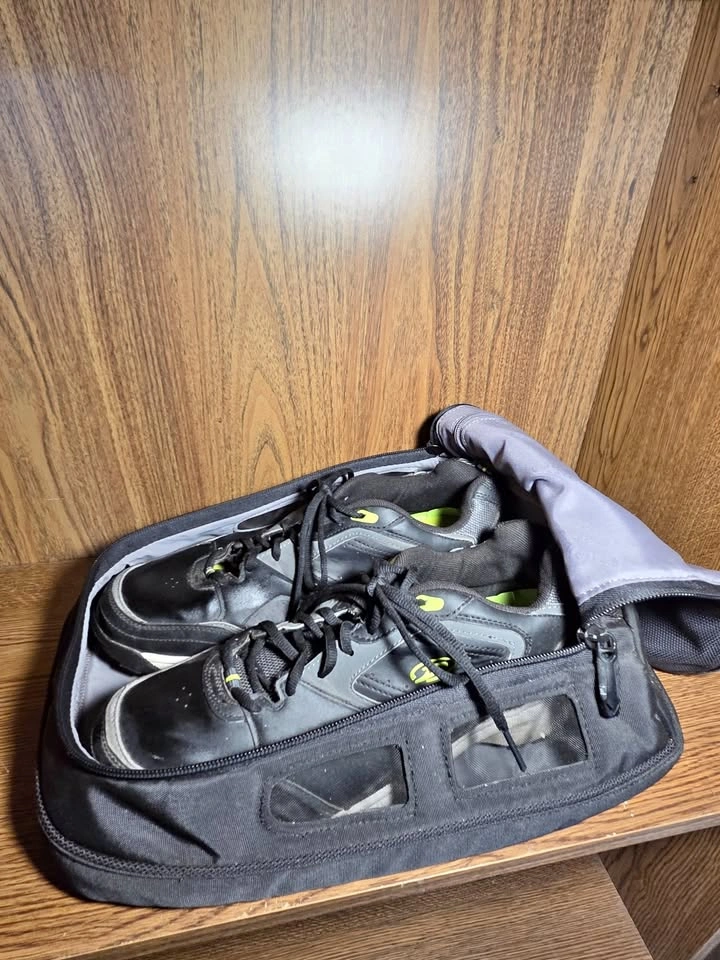 Golf Shoes with Carrying Case Size 11 Mens