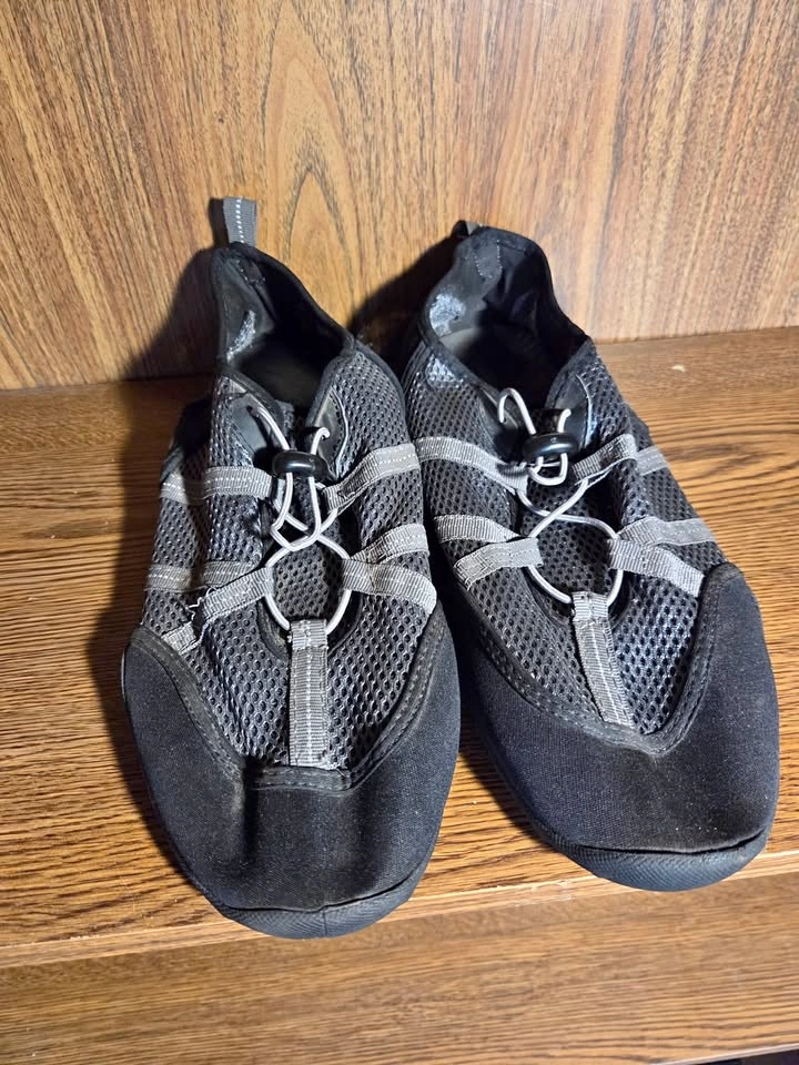 Black/Grey Water Shoes Size 11 Mens