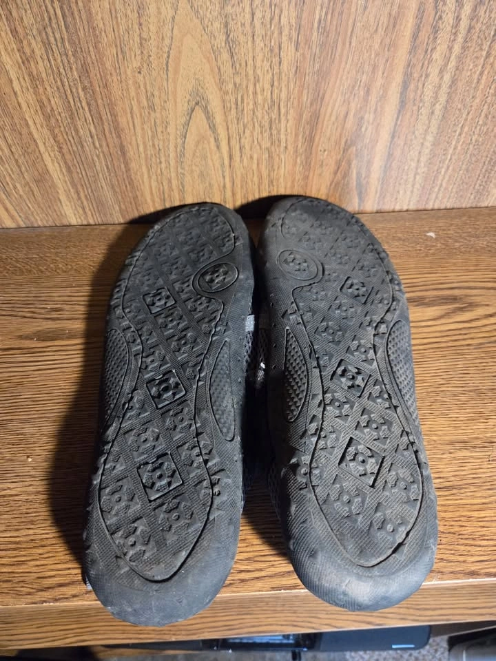 Black/Grey Water Shoes Size 11 Mens - photo 2