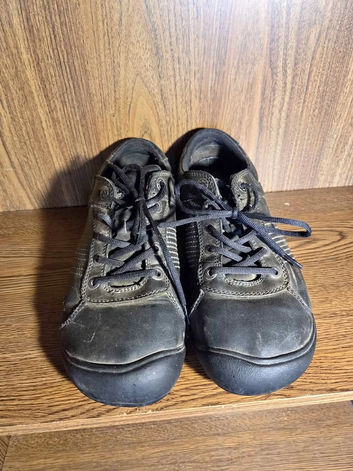 Size 11 Men's Black Leather Keen Oxford Shoes