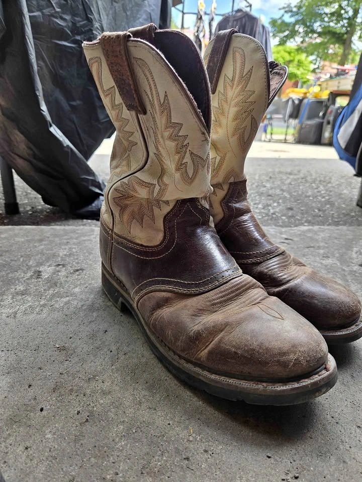 Size 10.5 Men's Justin Boots Brown Leather Workboot
