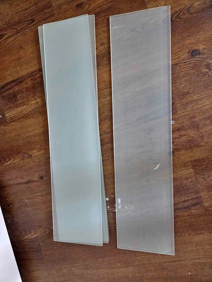 4 frosted glass shelves