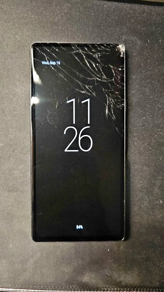 Pixel 7a - 128gb (Cracked Screen)