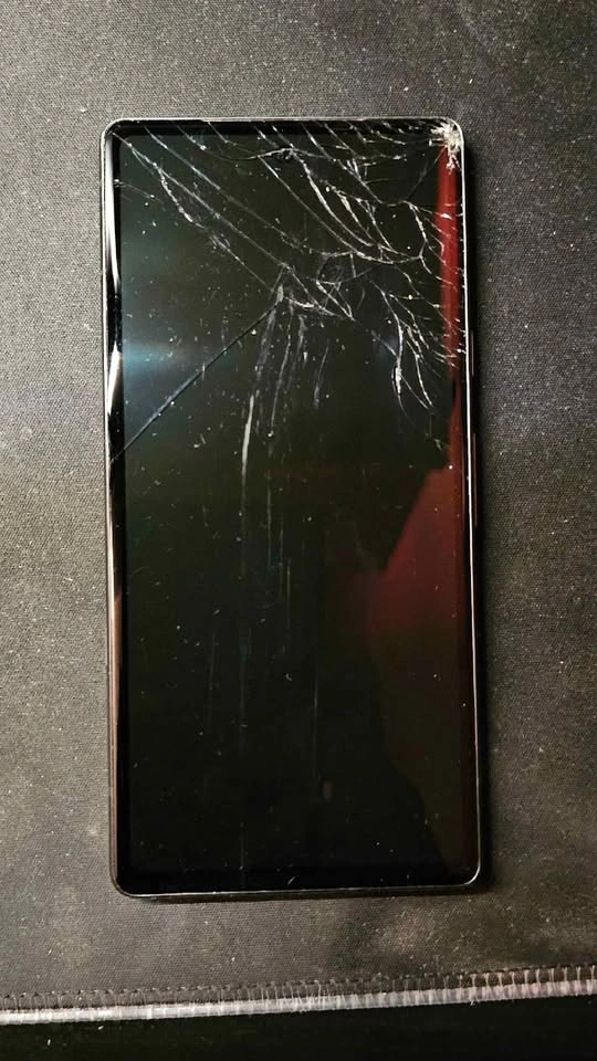 Pixel 7a - 128gb (Cracked Screen) - photo 2