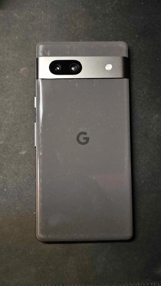 Pixel 7a - 128gb (Cracked Screen) - photo 3