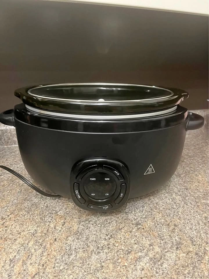 6 Qt Programmable Slow Cooker – Like New!