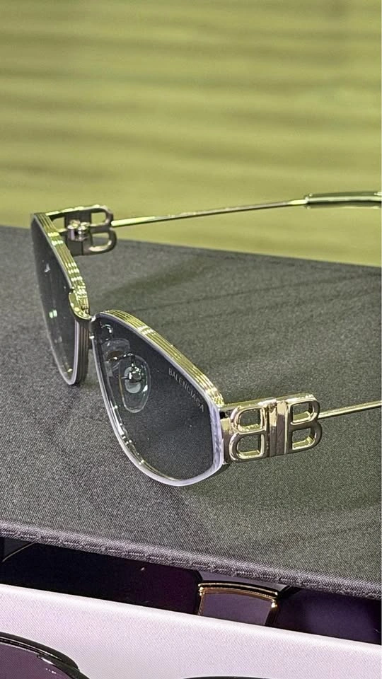 Women sunglasses