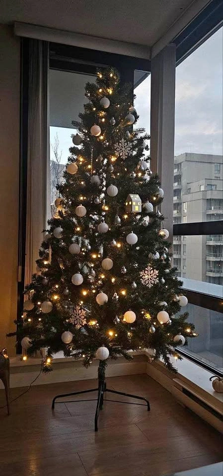 NOMA 7' Brunswick Christmas Tree + Ornaments